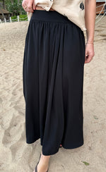Arlivia – Schwarzer Midirock mit fließender Silhouettecia - Black