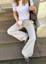 Matilde – Damen Stoffhose Beige Weit Elegant